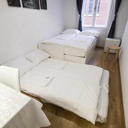 Pest-port 4 For 16 Person Daire Budapeşte