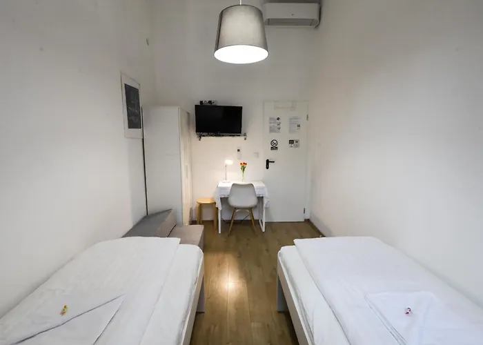 Pest-port 4 For 16 Person Apartment *