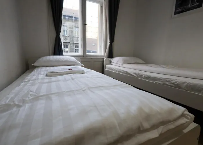 Pest-port 4 For 16 Person * Budapest