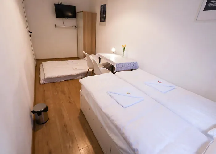 Pest-port 4 For 16 Person * Budapest