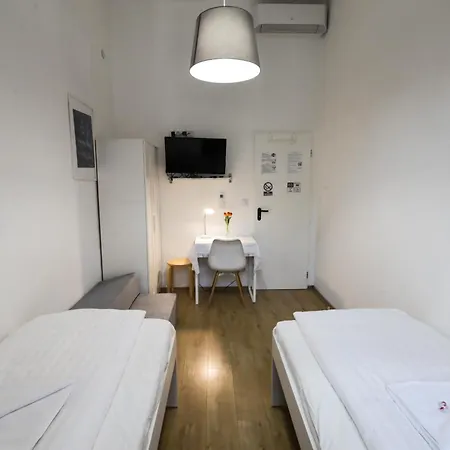 Pest-port 4 For 16 Person 아파트 *