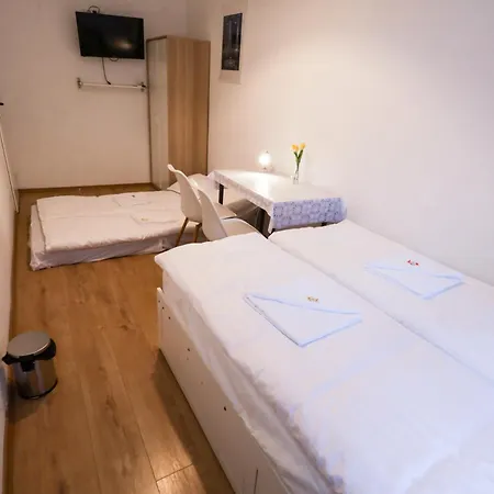 Pest-port 4 For 16 Person * 부다페스트